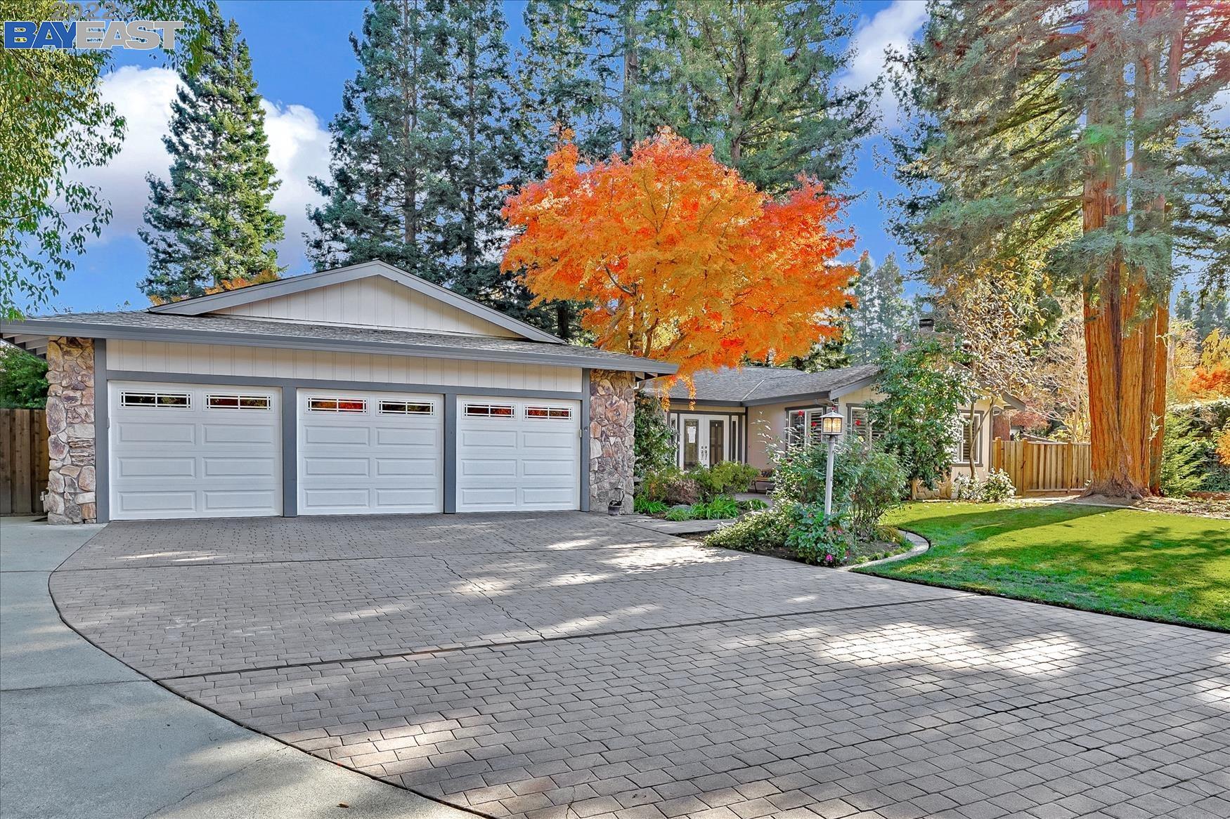 22 Elaine Ct