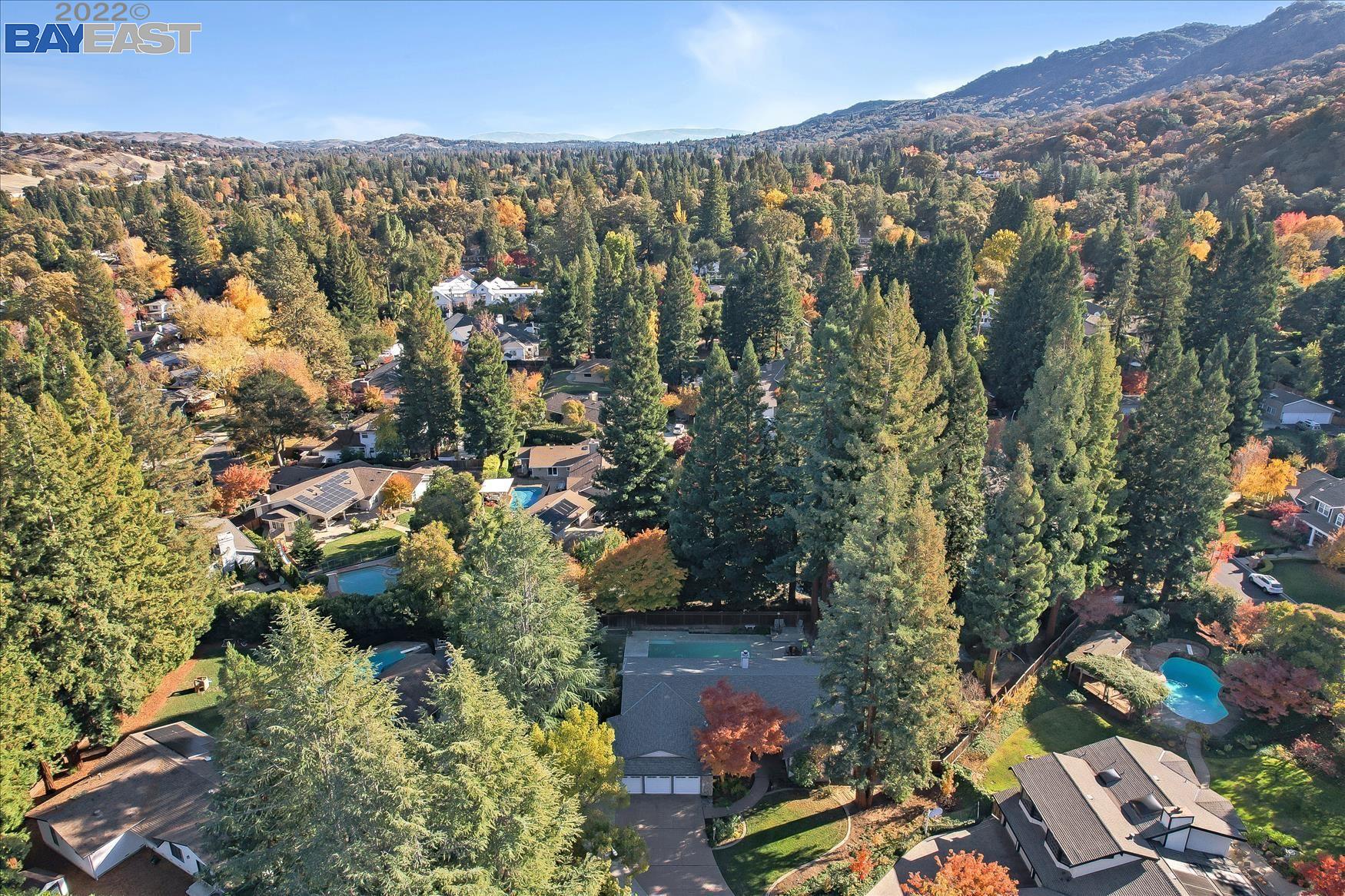 22 Elaine Ct
