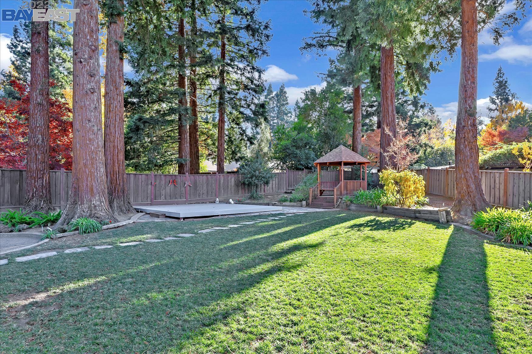 22 Elaine Ct