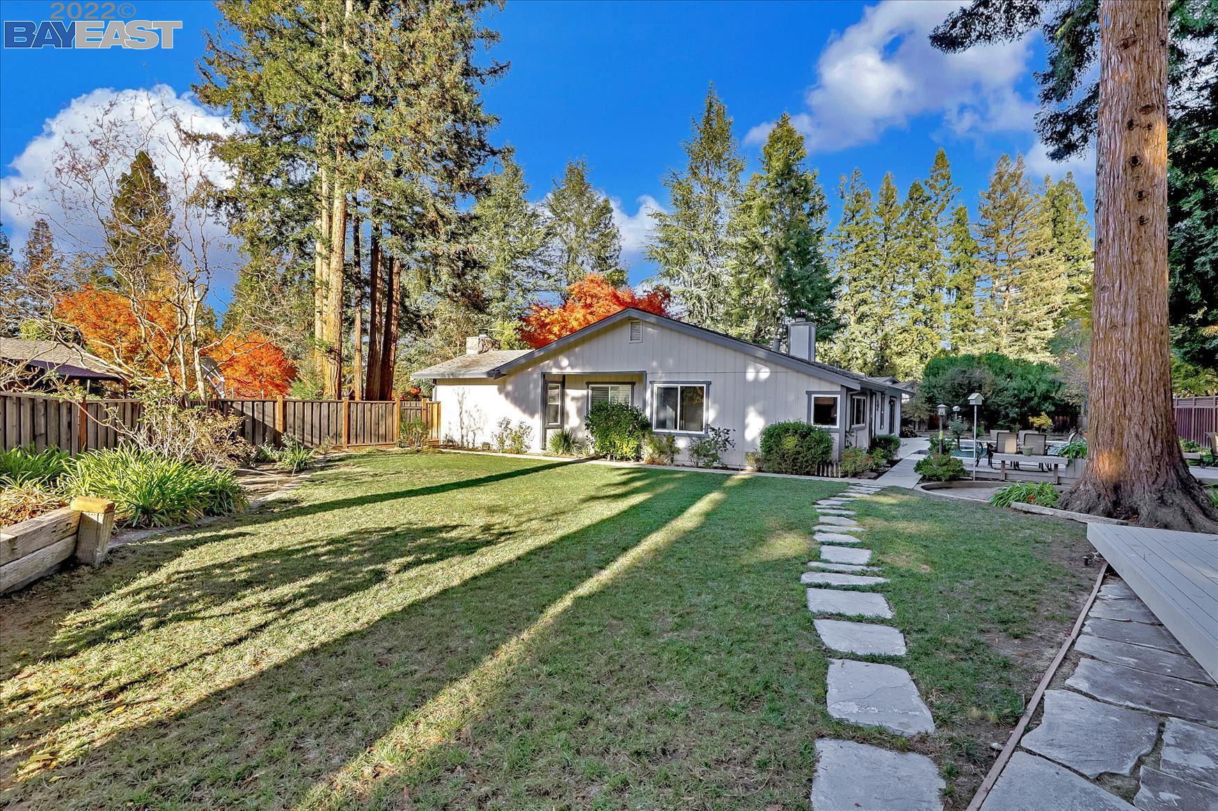 22 Elaine Ct