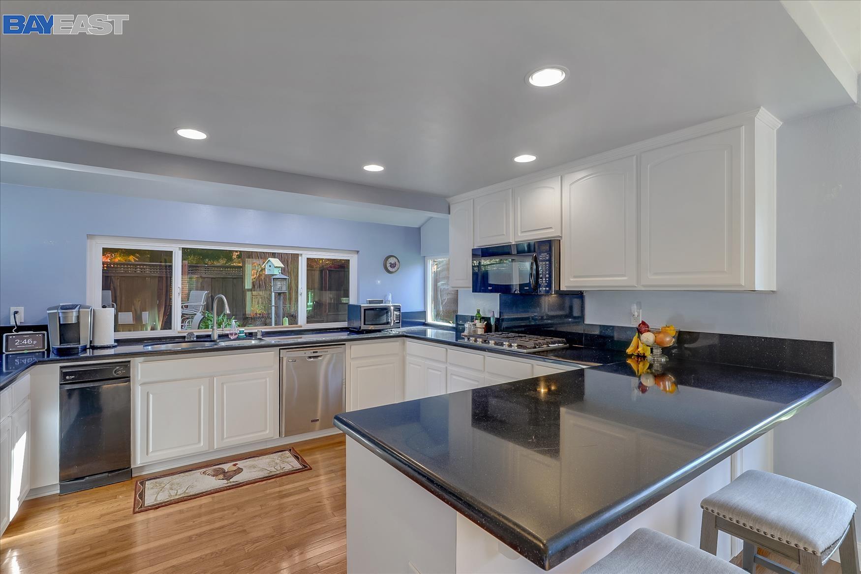 22 Elaine Ct