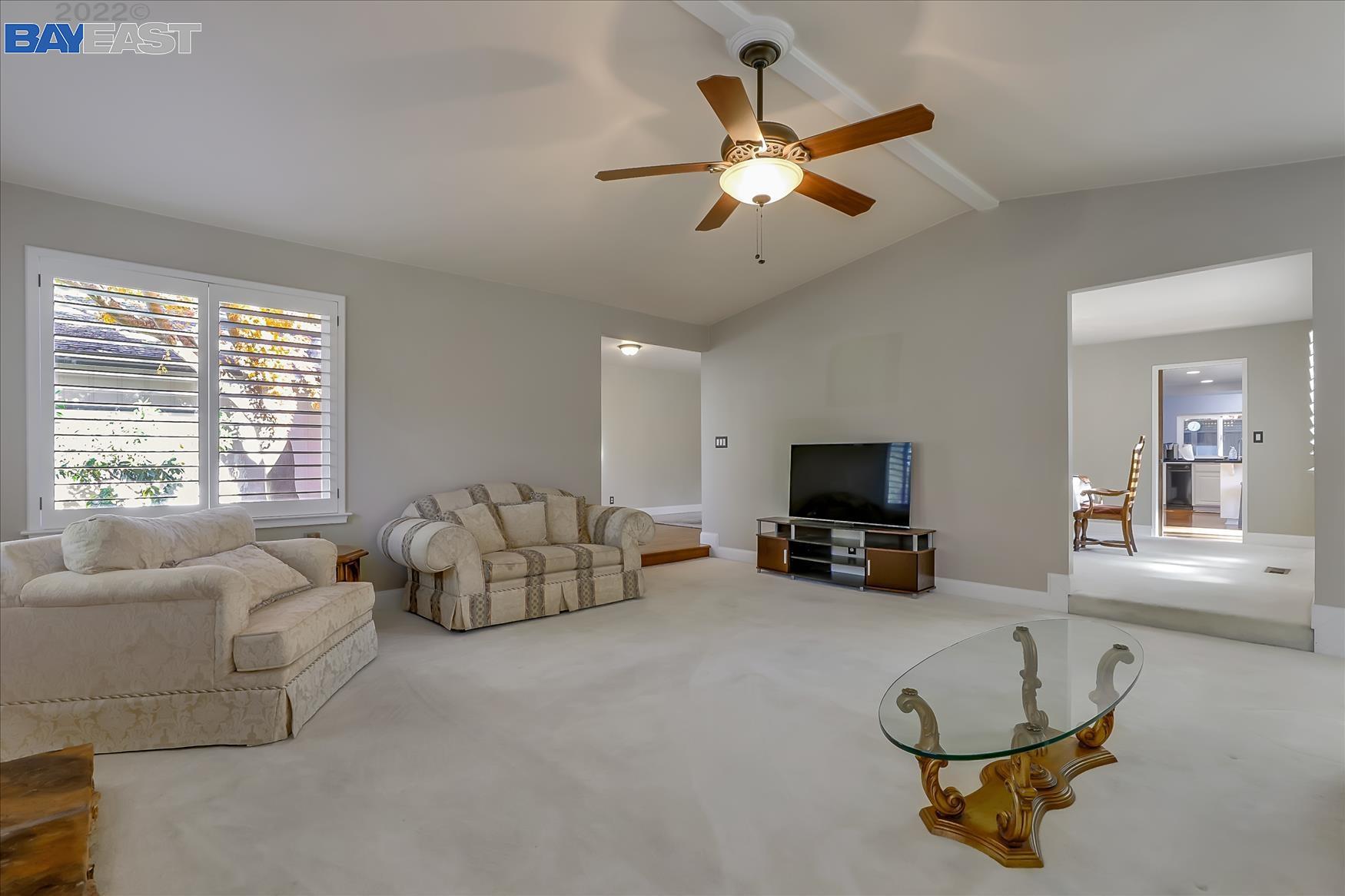 22 Elaine Ct