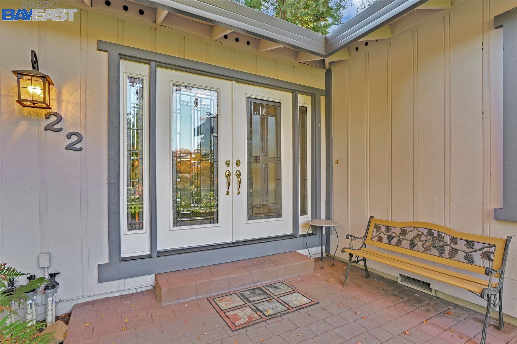 22 Elaine Ct