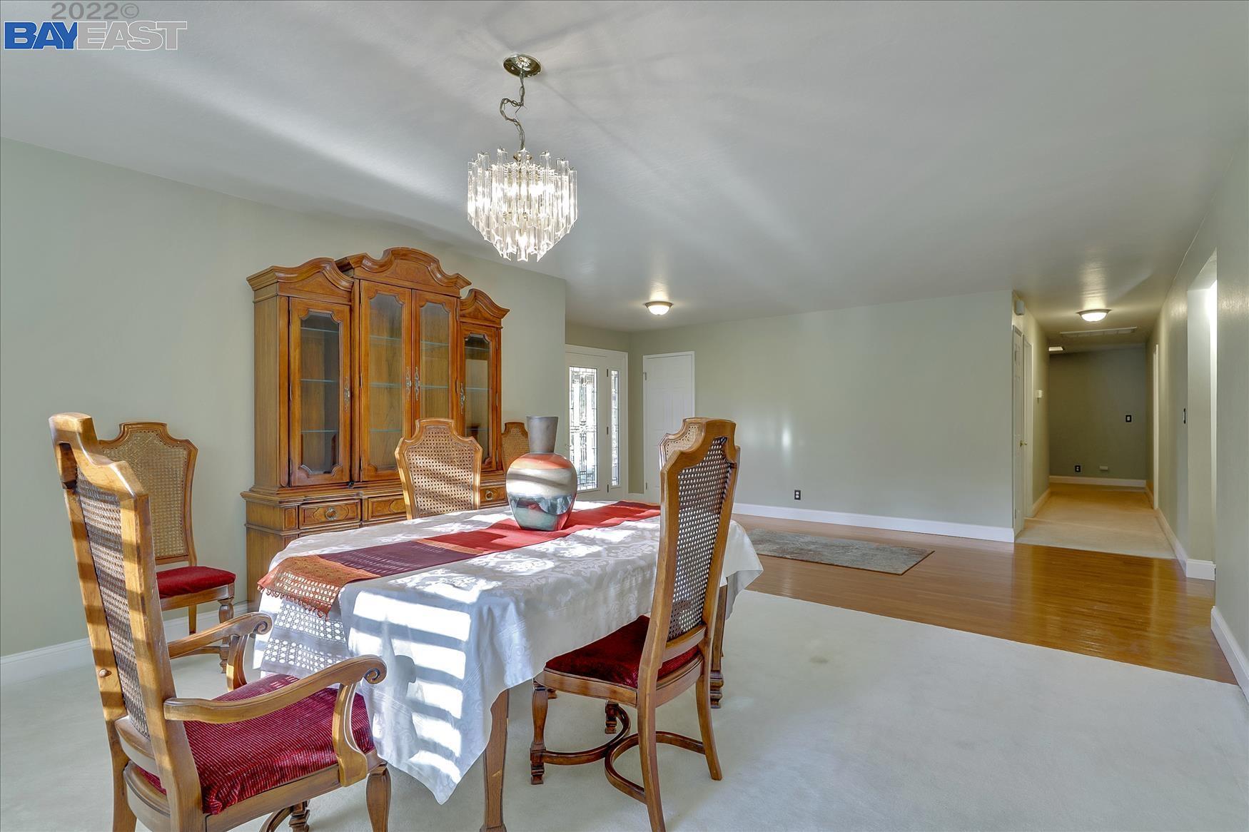 22 Elaine Ct