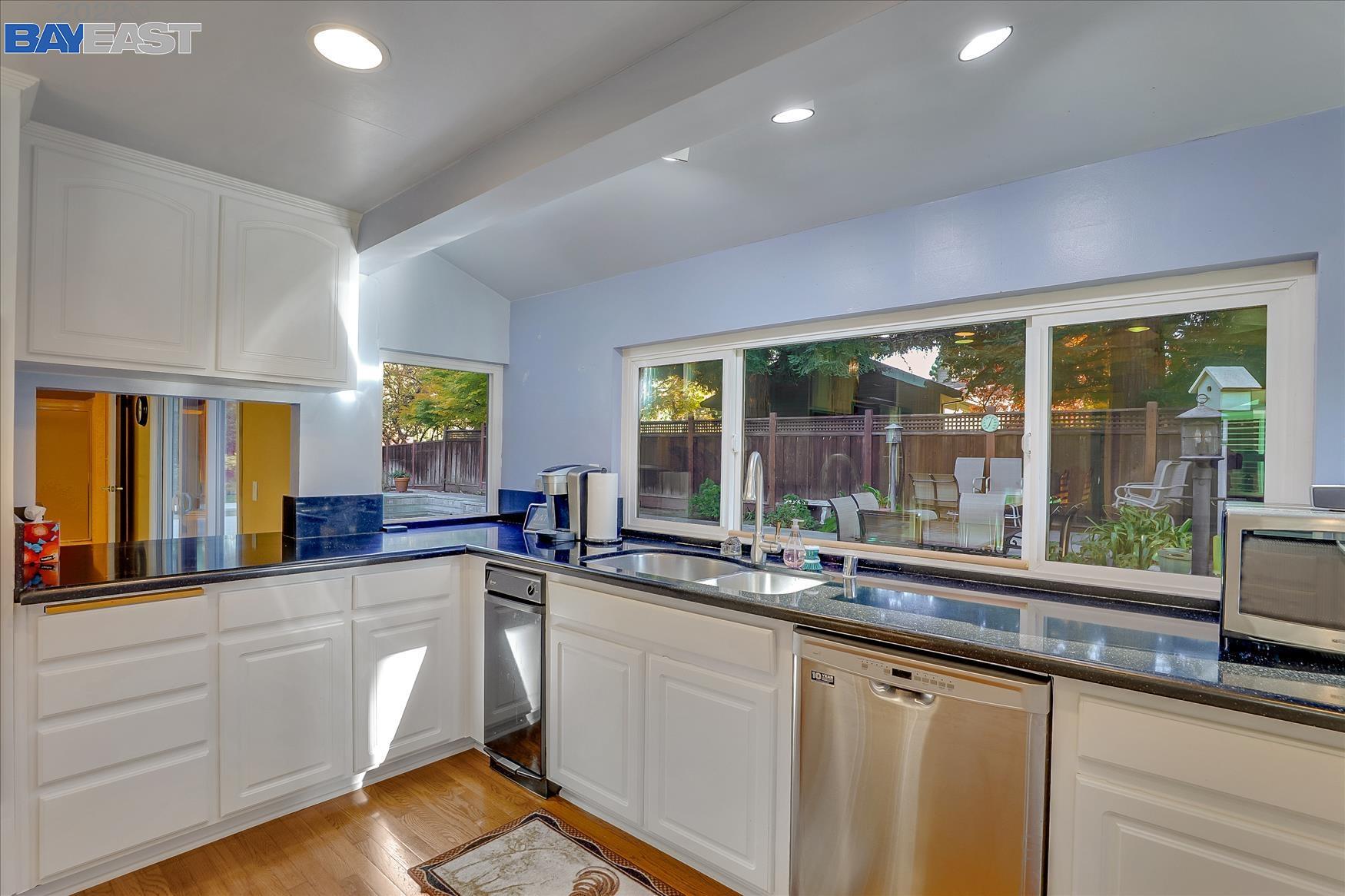 22 Elaine Ct