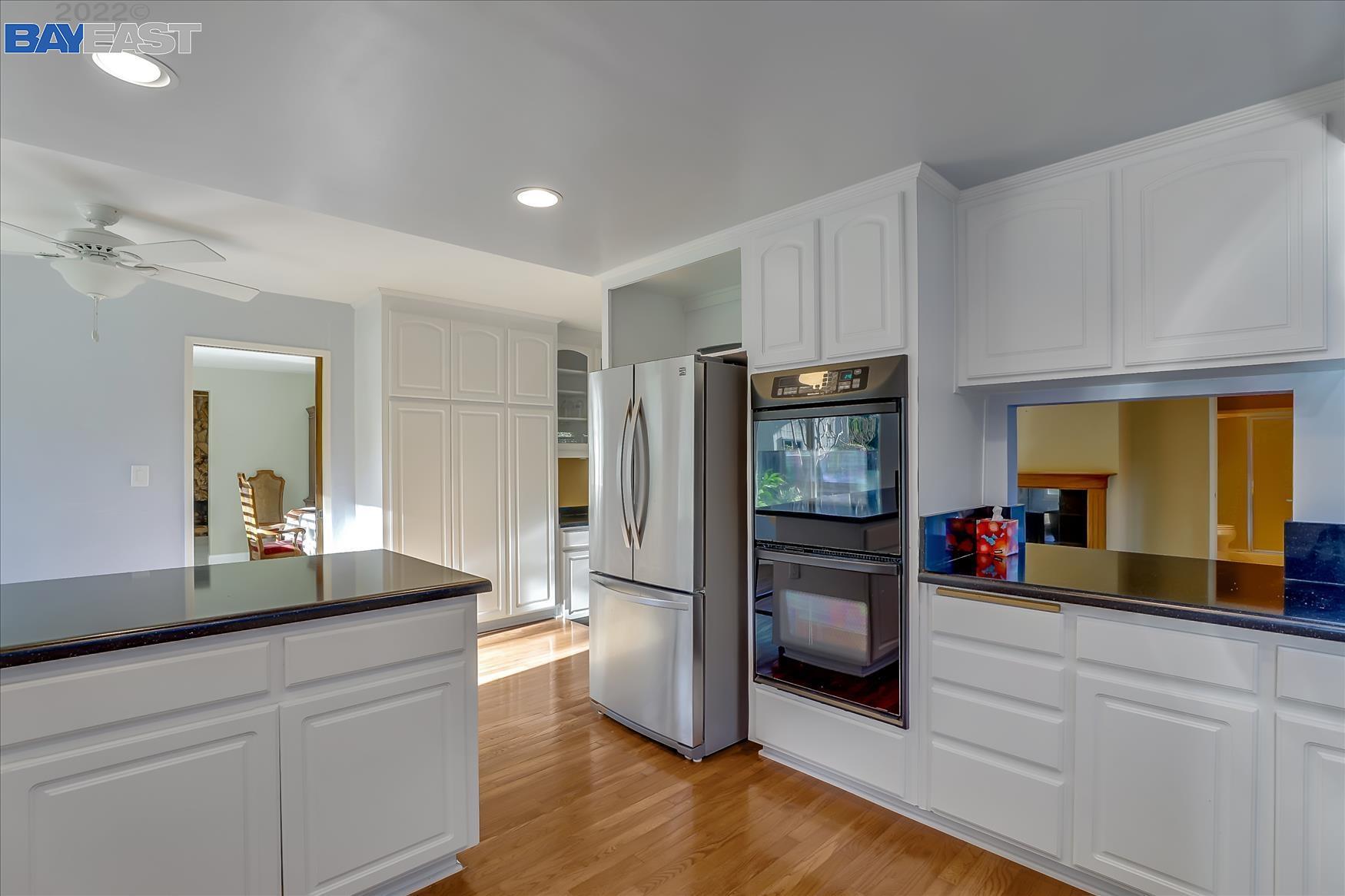 22 Elaine Ct