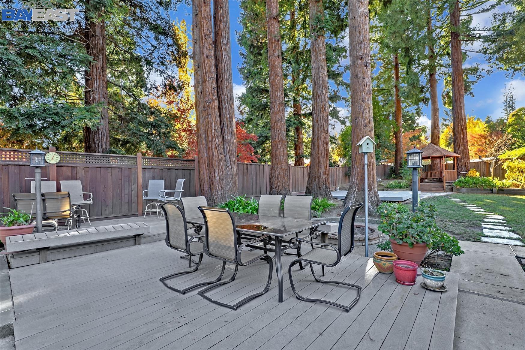 22 Elaine Ct
