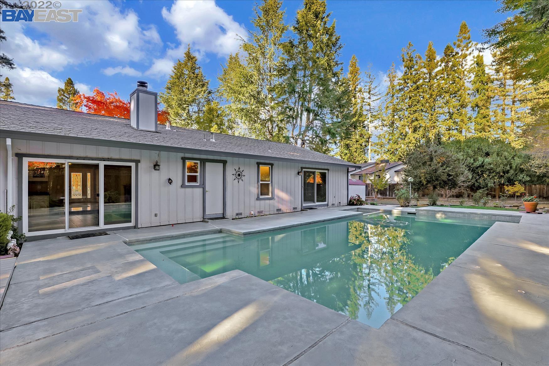 22 Elaine Ct