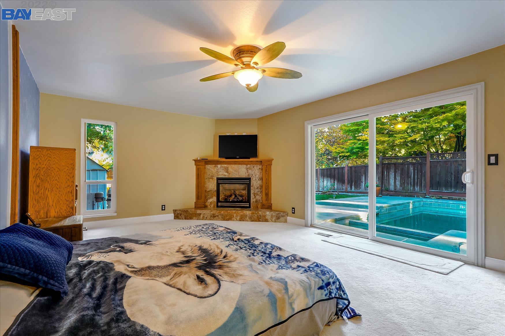 22 Elaine Ct