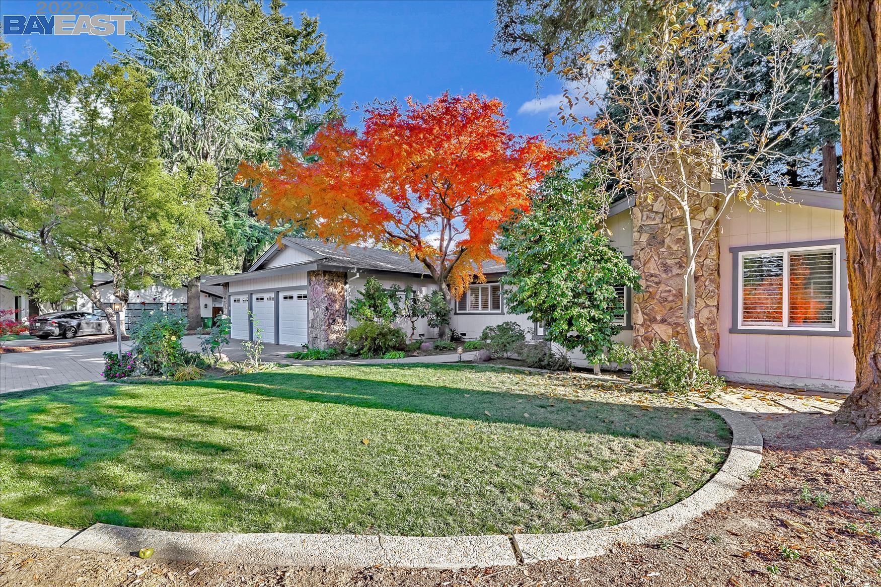 22 Elaine Ct