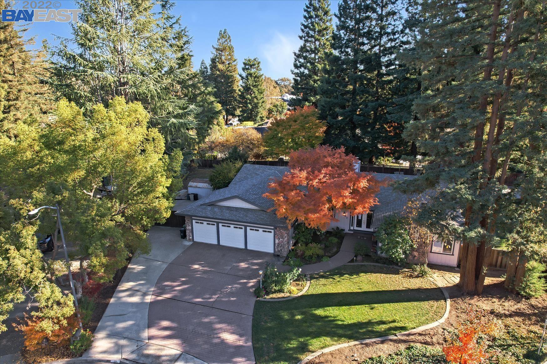 22 Elaine Ct