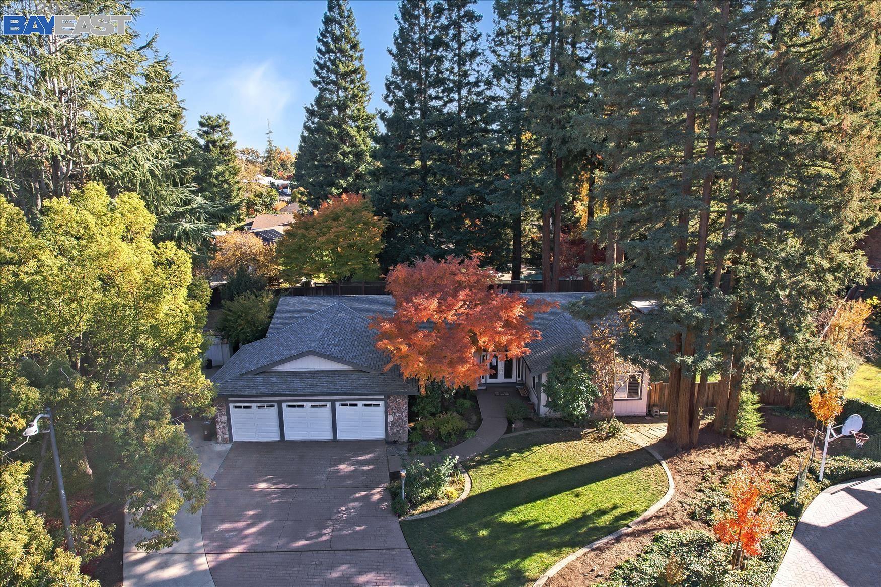 22 Elaine Ct