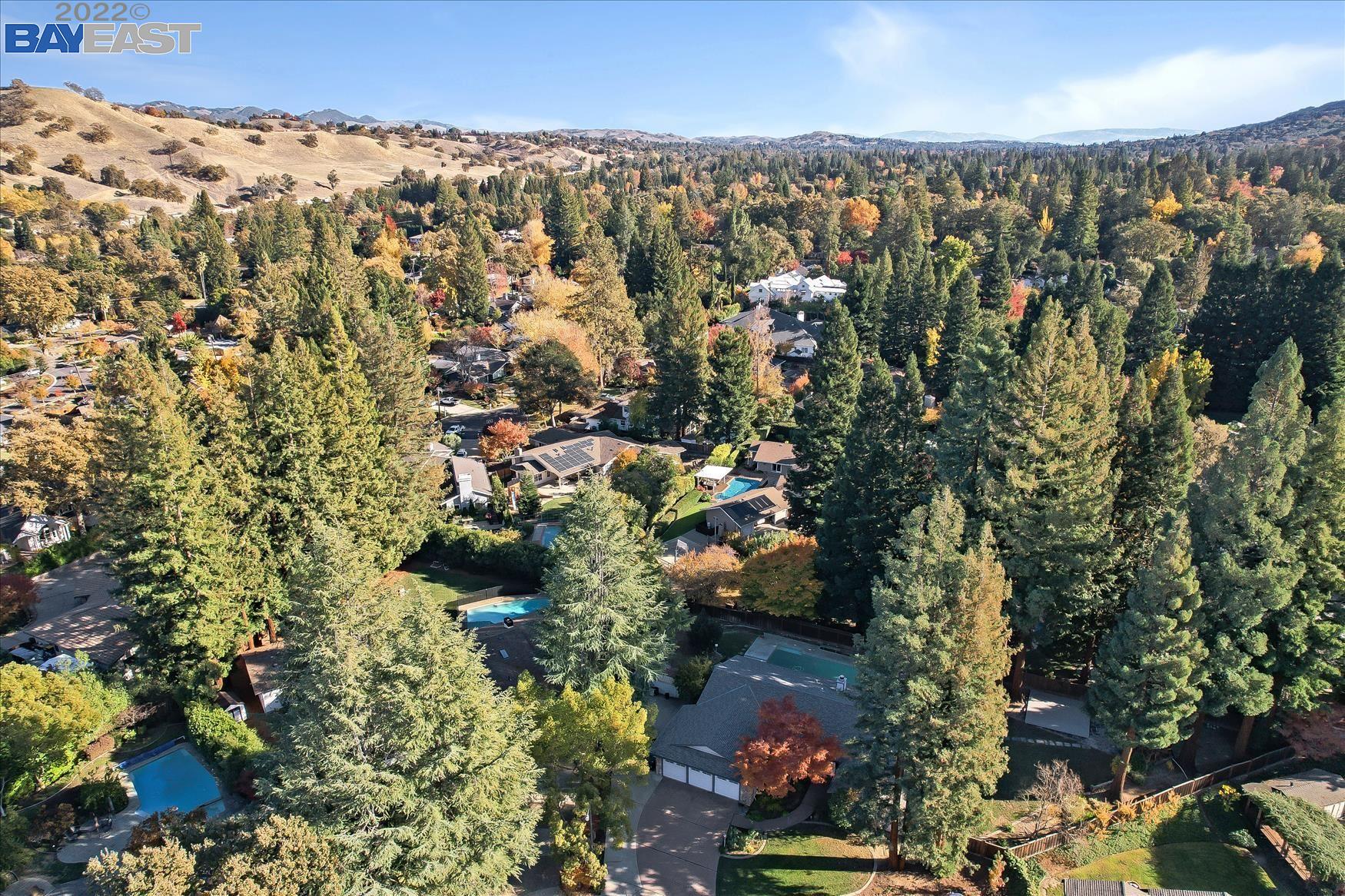 22 Elaine Ct