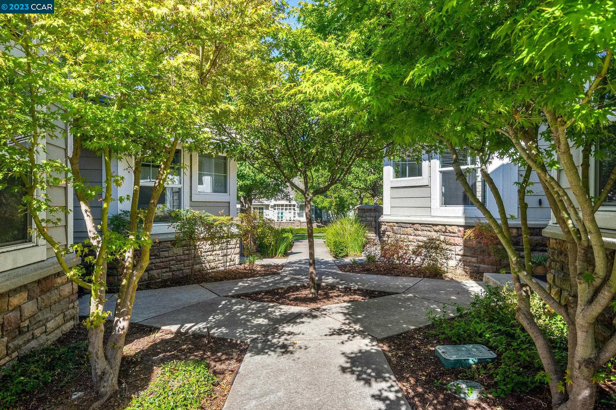 124 Sugarloaf Ct