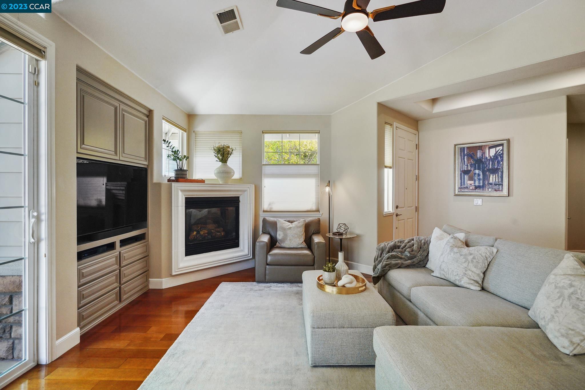 124 Sugarloaf Ct