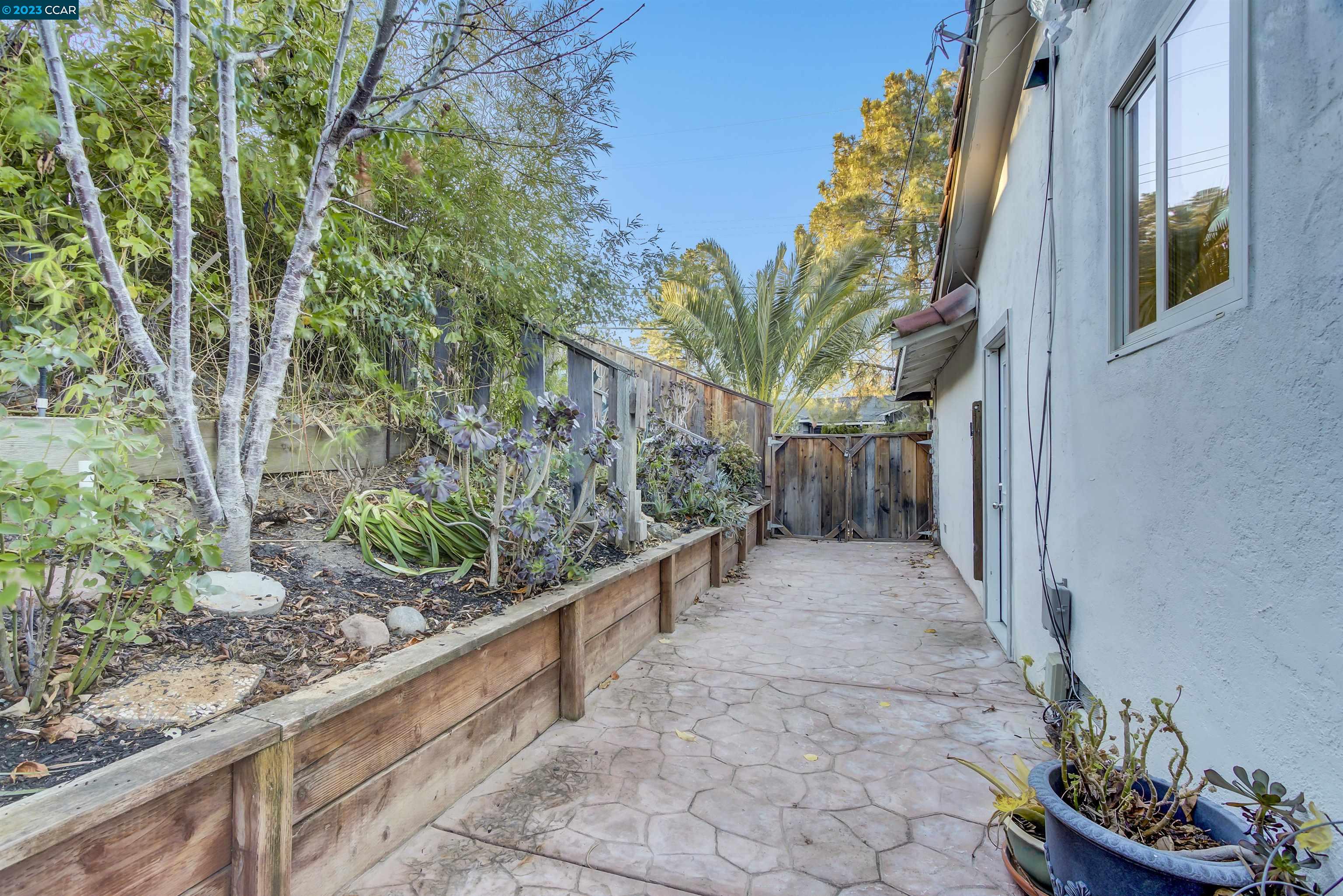 1337 Oregon Dr