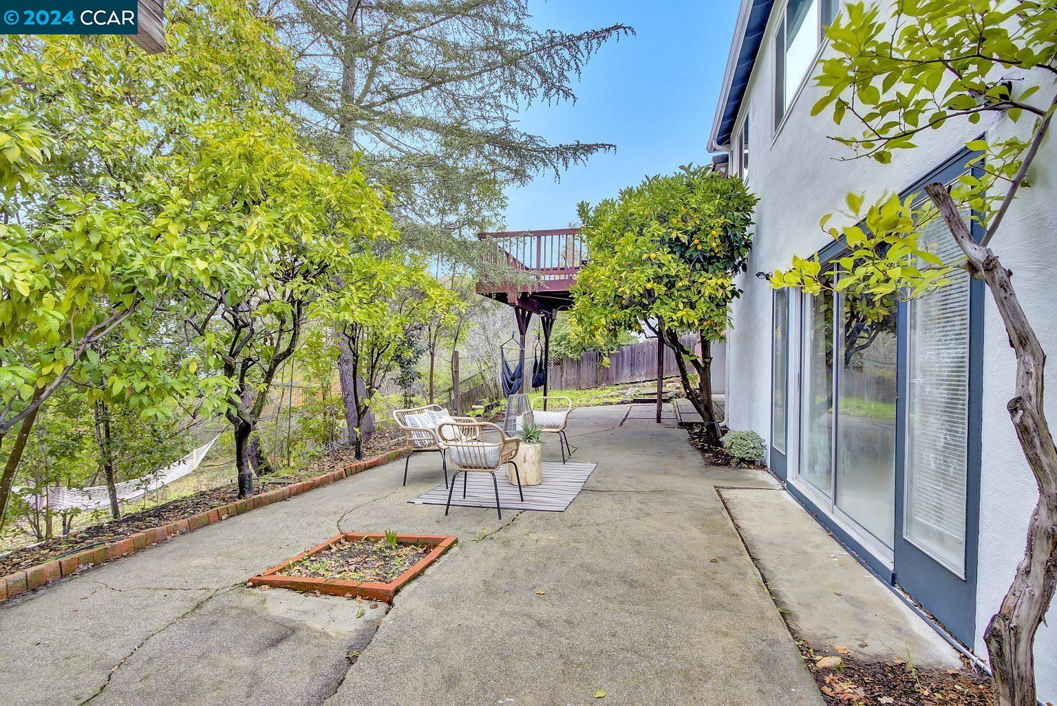 1211 El Curtola Blvd