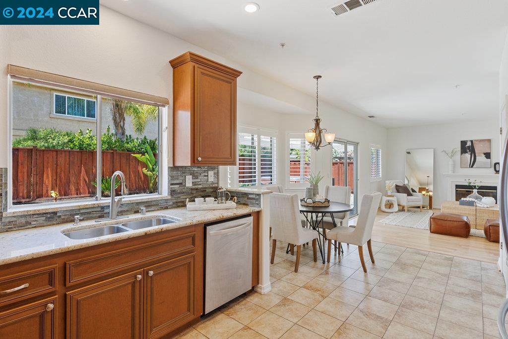 882 Tanager Rd