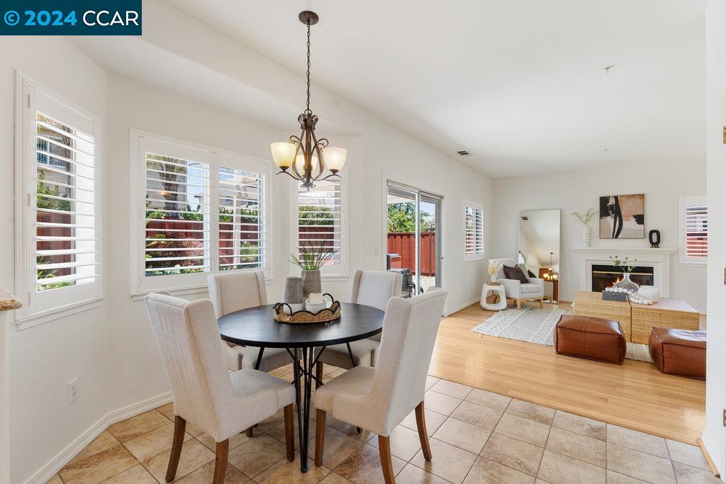 882 Tanager Rd