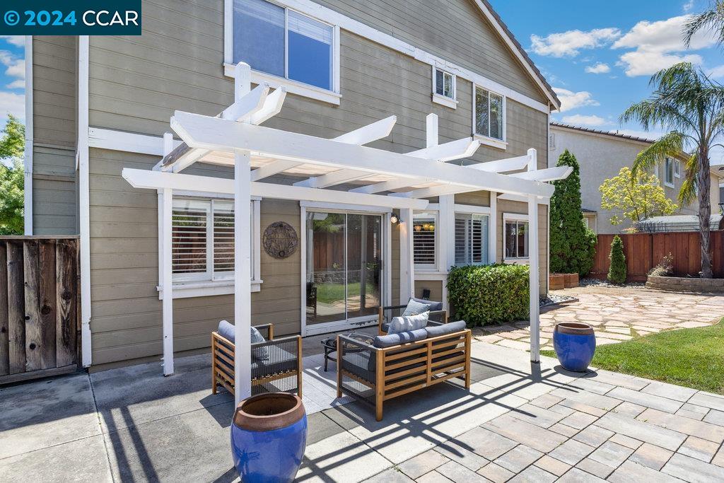 882 Tanager Rd