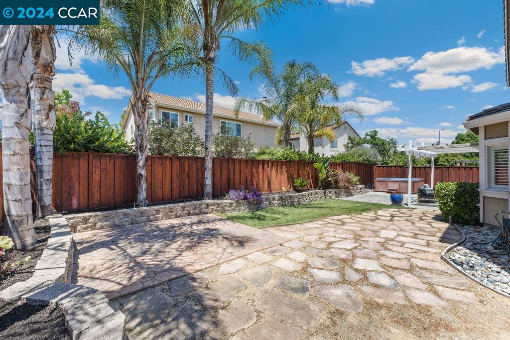 882 Tanager Rd