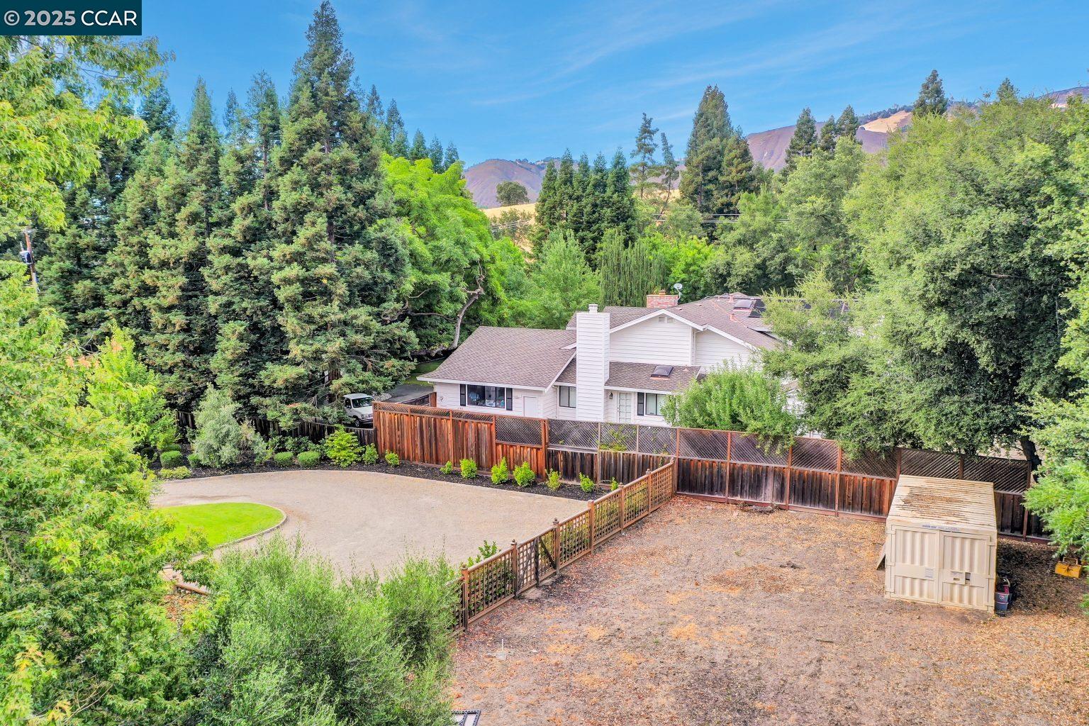 11 San Andreas Dr