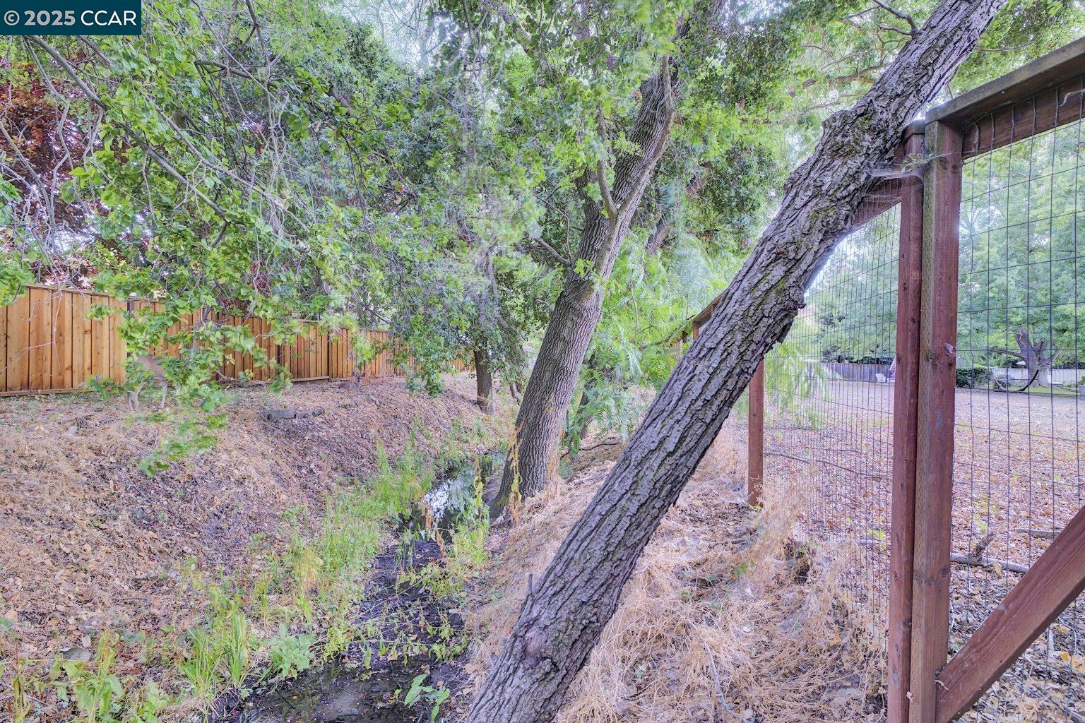 11 San Andreas Dr