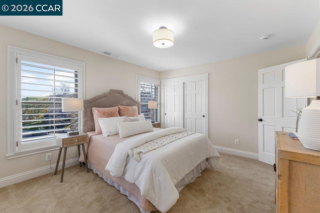 10 Crownridge Dr