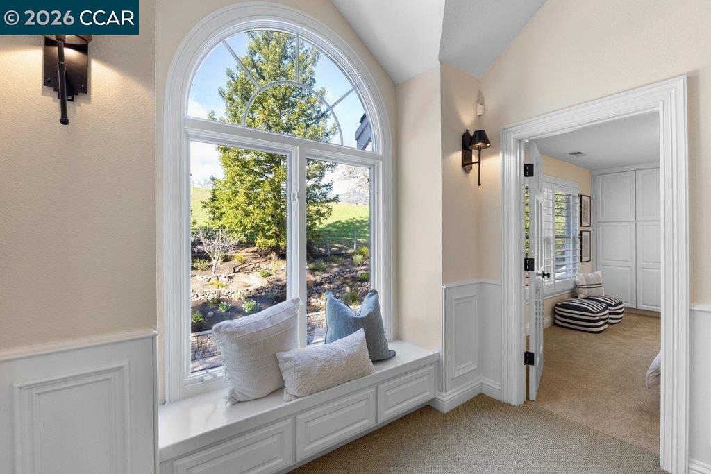 10 Crownridge Dr
