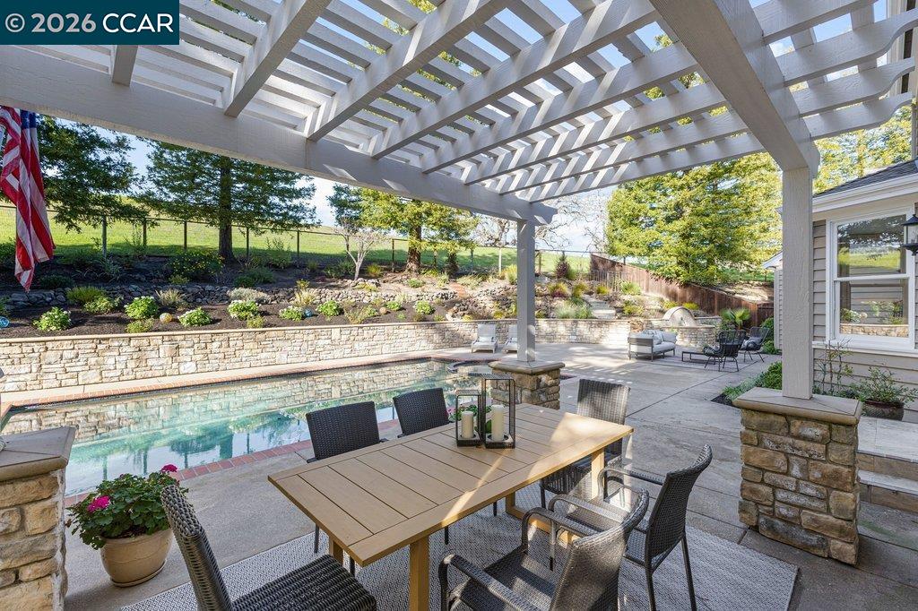 10 Crownridge Dr