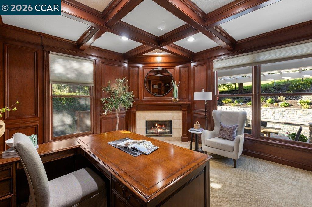 10 Crownridge Dr