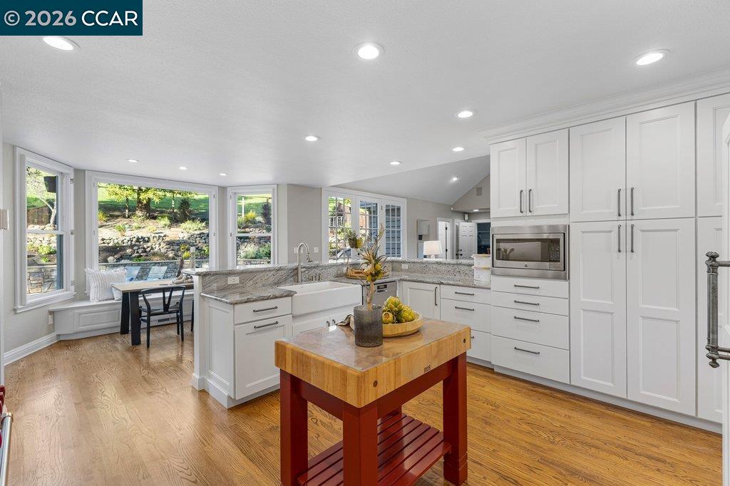 10 Crownridge Dr