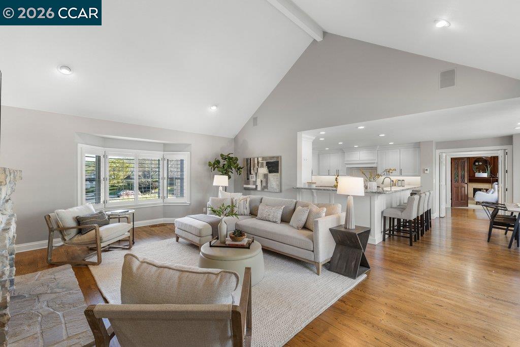 10 Crownridge Dr