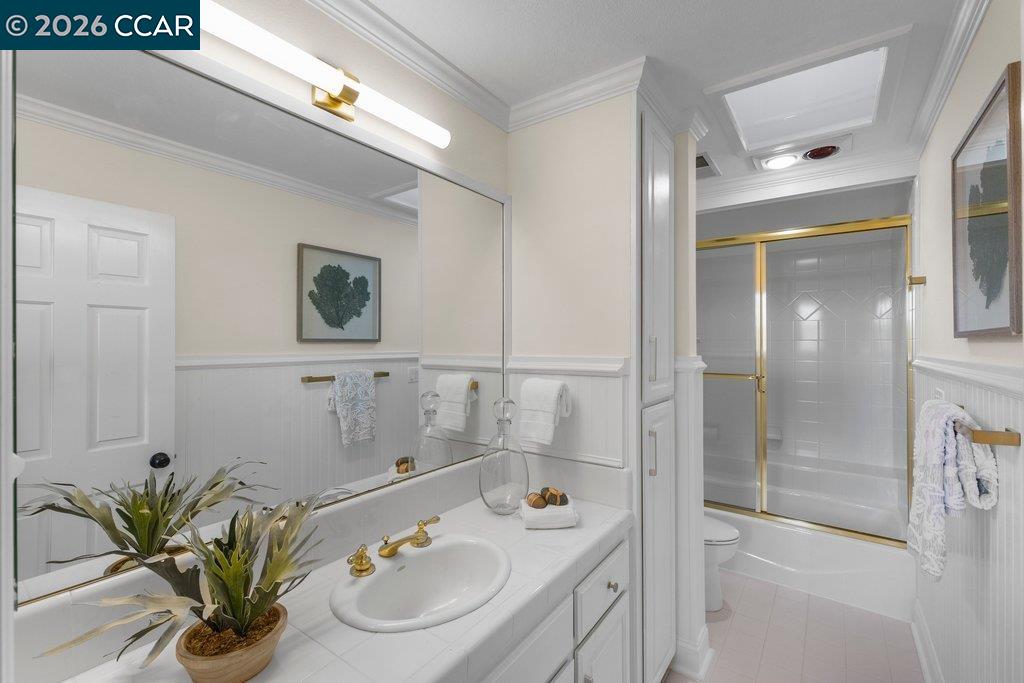 10 Crownridge Dr