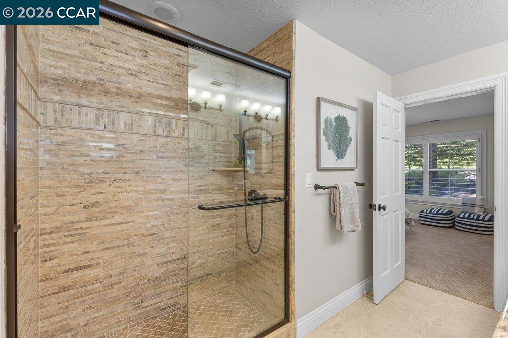 10 Crownridge Dr