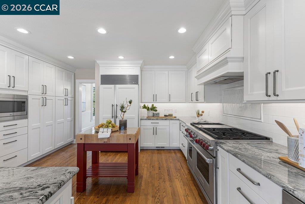 10 Crownridge Dr