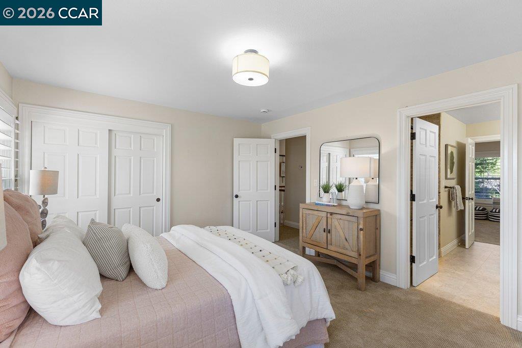 10 Crownridge Dr