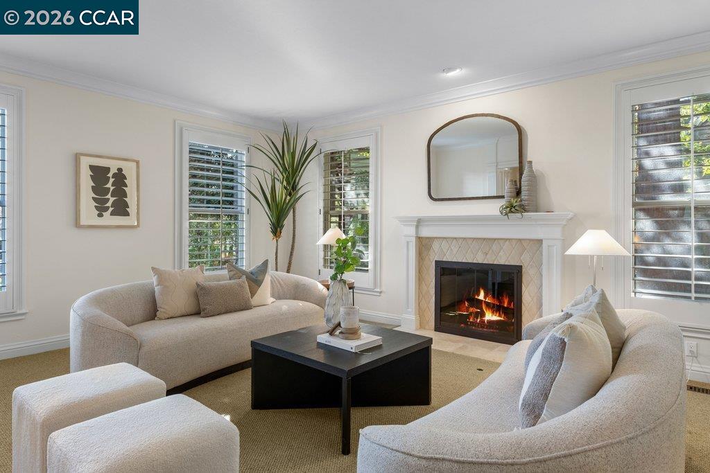 10 Crownridge Dr