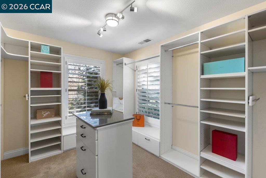 10 Crownridge Dr