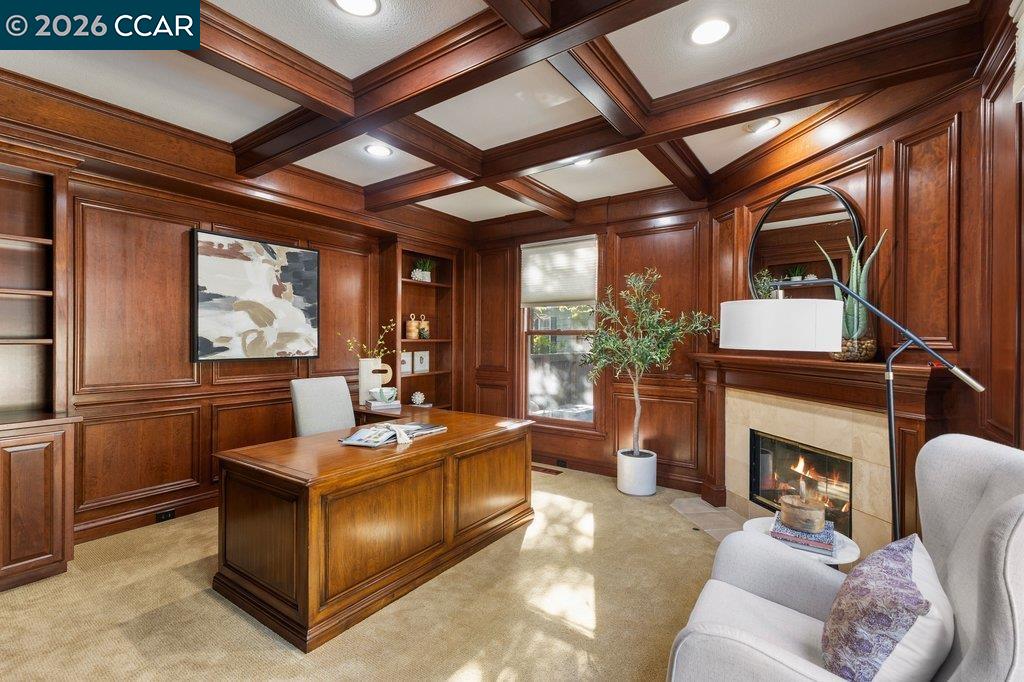 10 Crownridge Dr