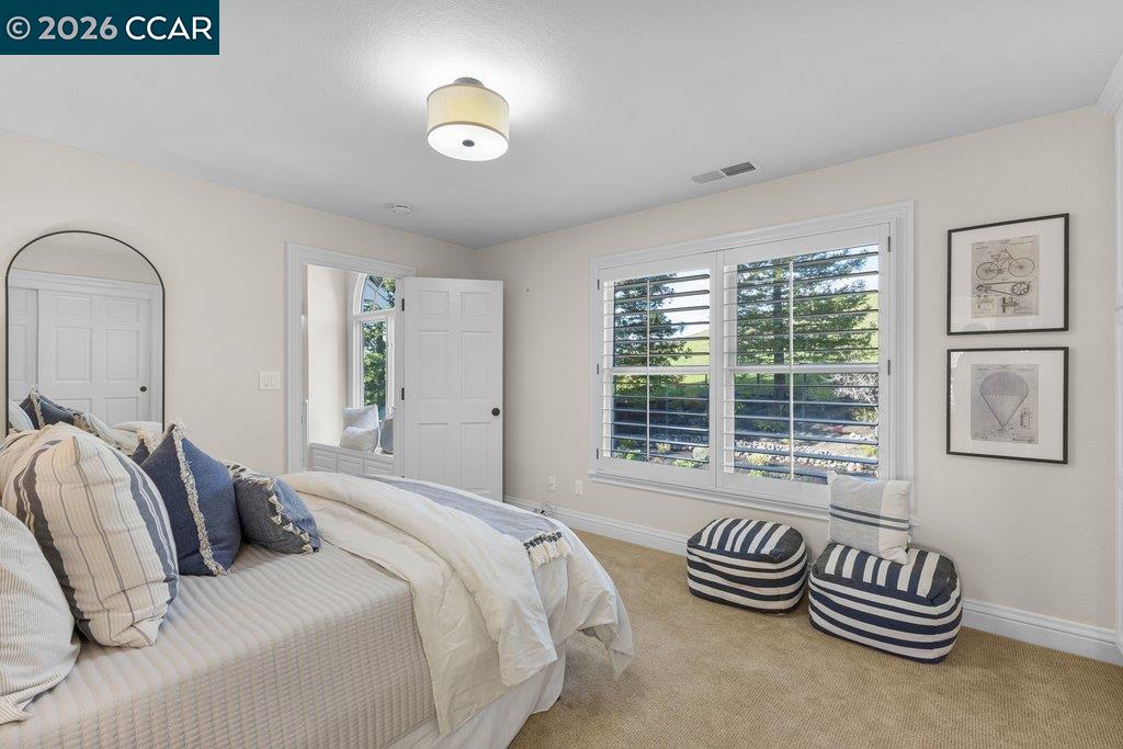 10 Crownridge Dr