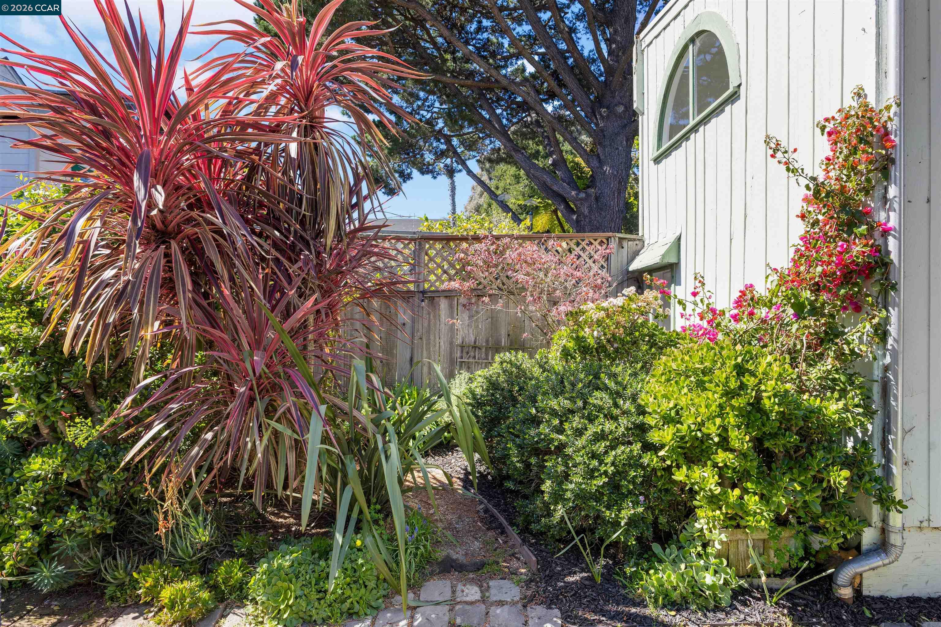 3934 Cesar Chavez St