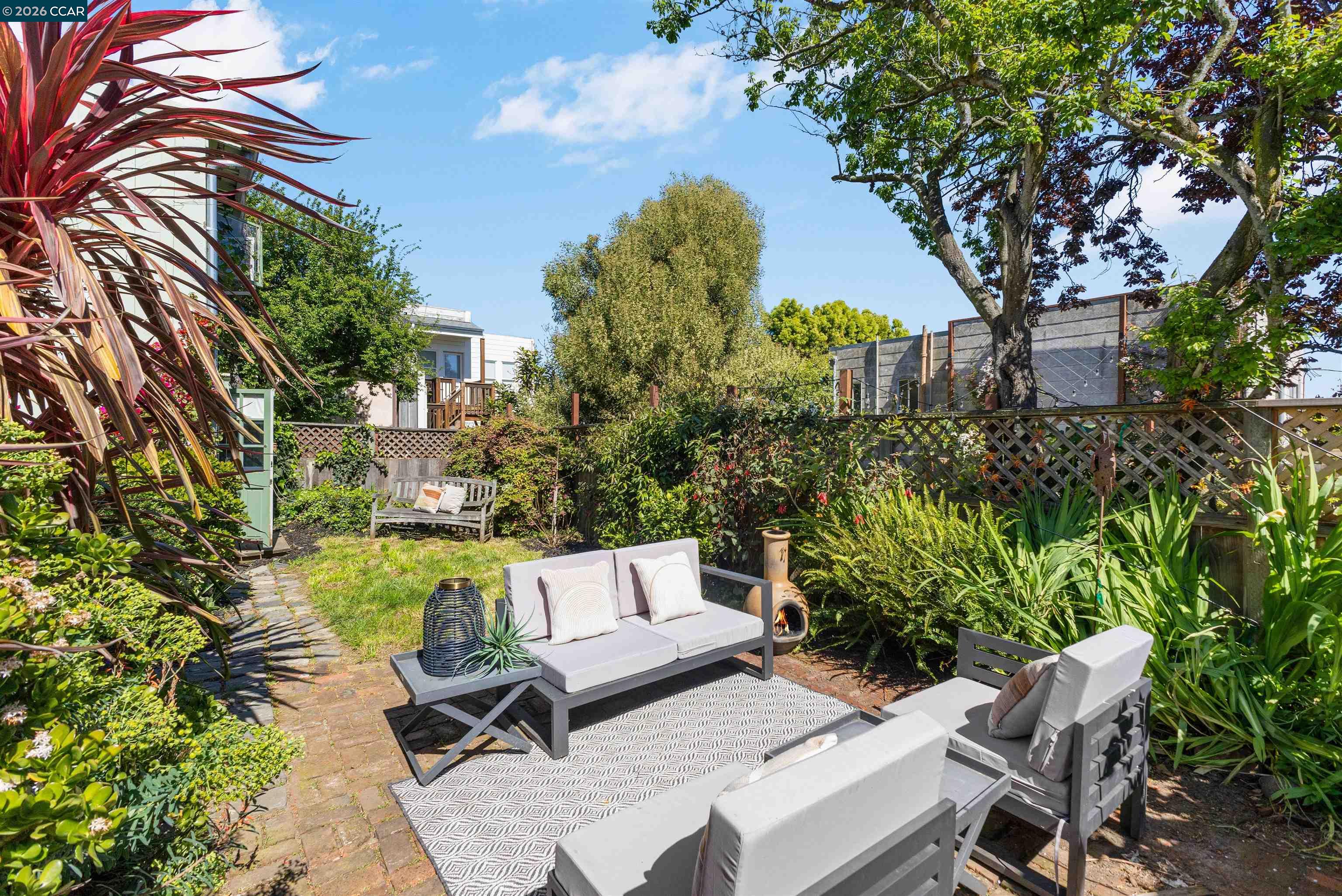 3934 Cesar Chavez St