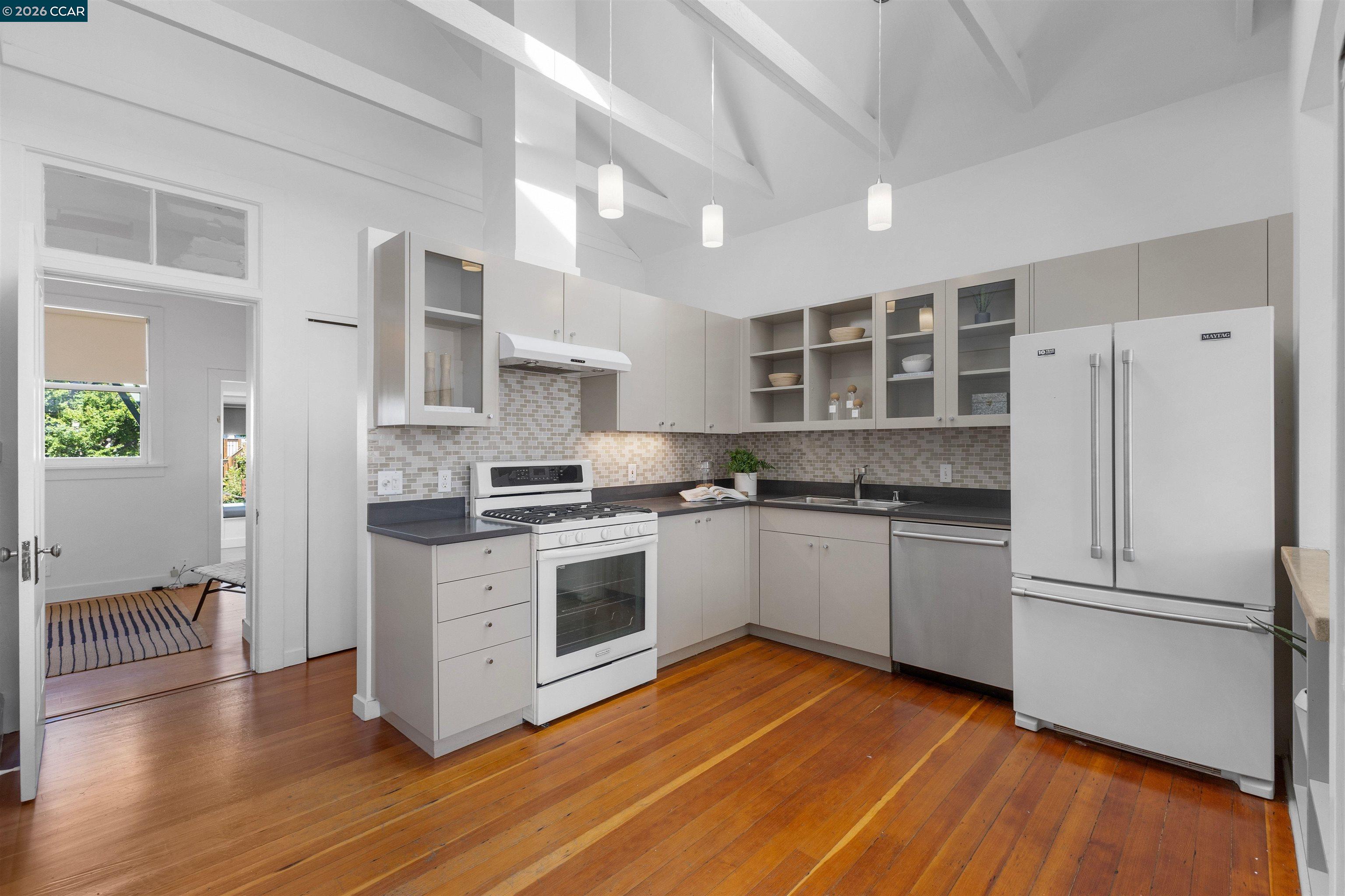 3934 Cesar Chavez St