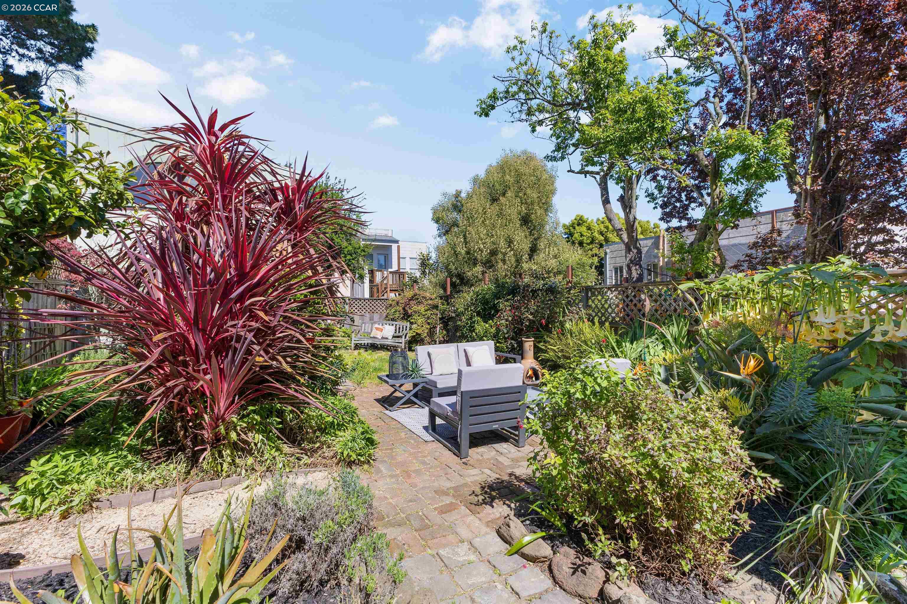 3934 Cesar Chavez St