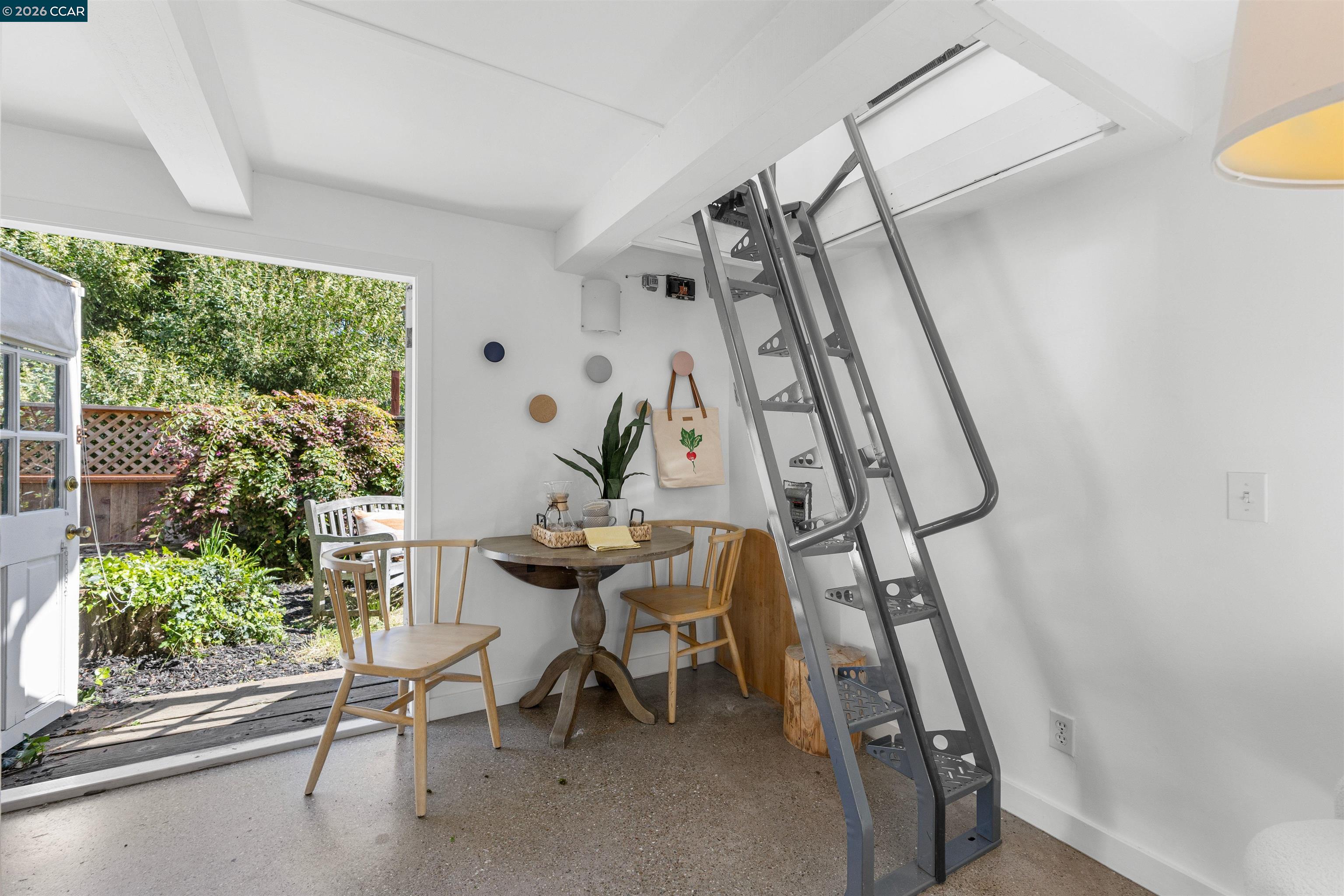 3934 Cesar Chavez St