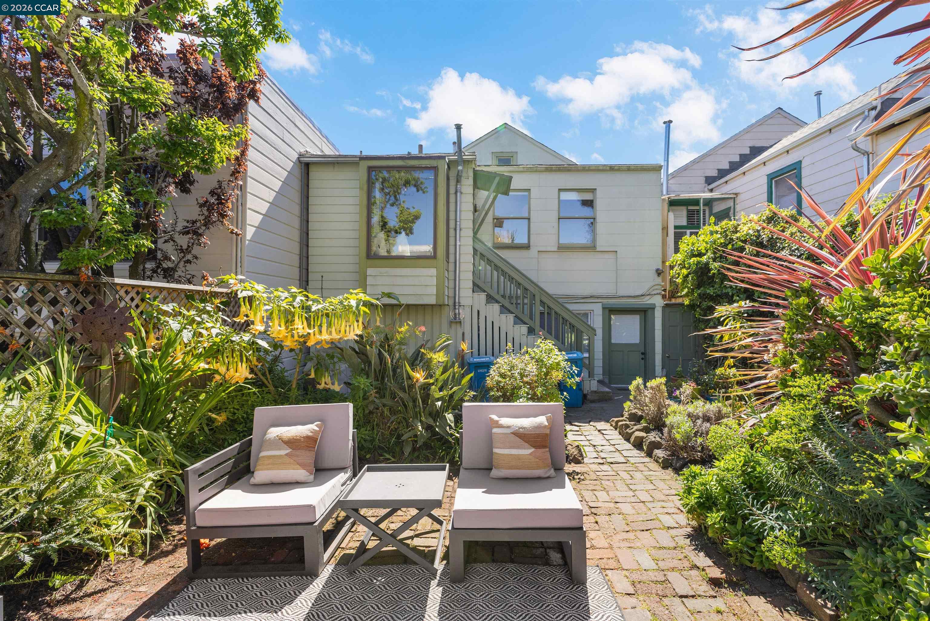 3934 Cesar Chavez St