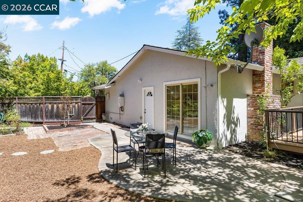 789 Charlton Dr