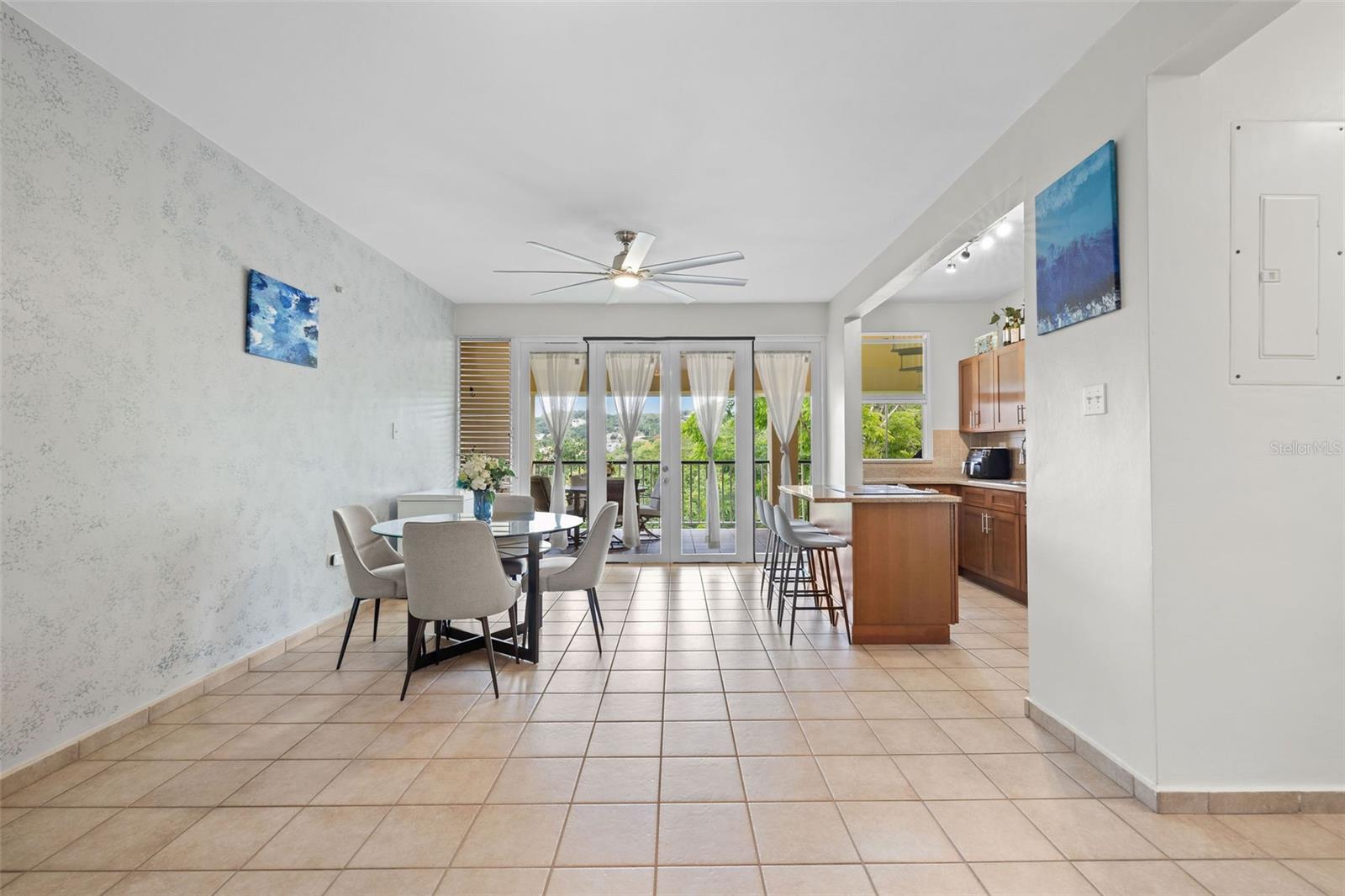 180 PALMAS DRIVE #52-03