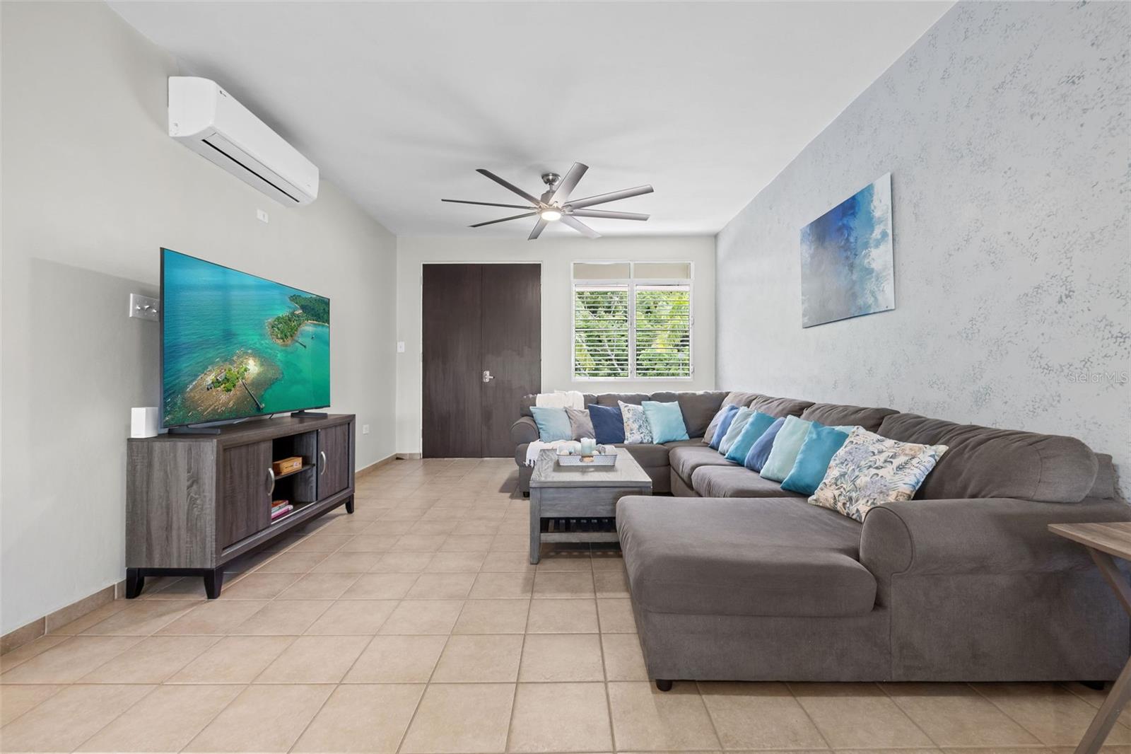 180 PALMAS DRIVE #52-03